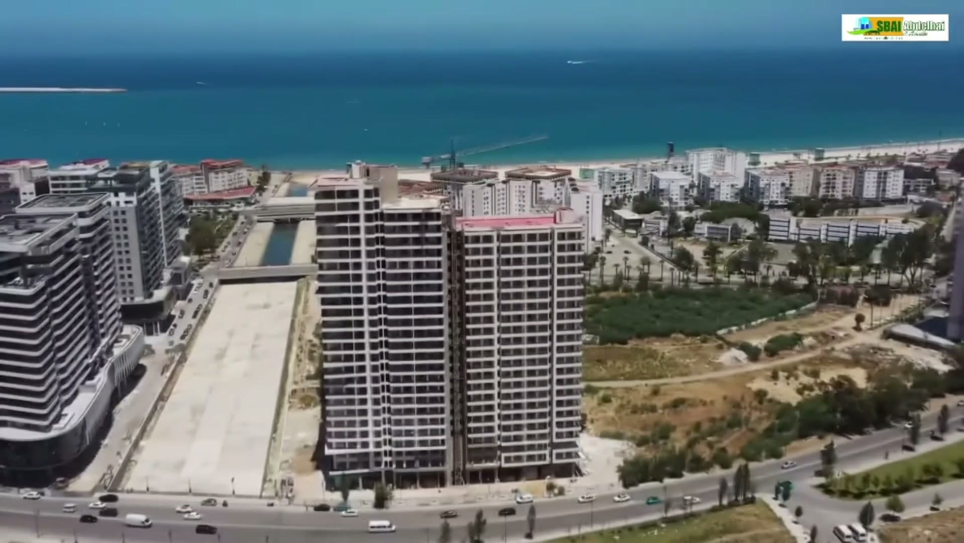 Les Triple Towers face à la baie de Tanger, vue aérienne