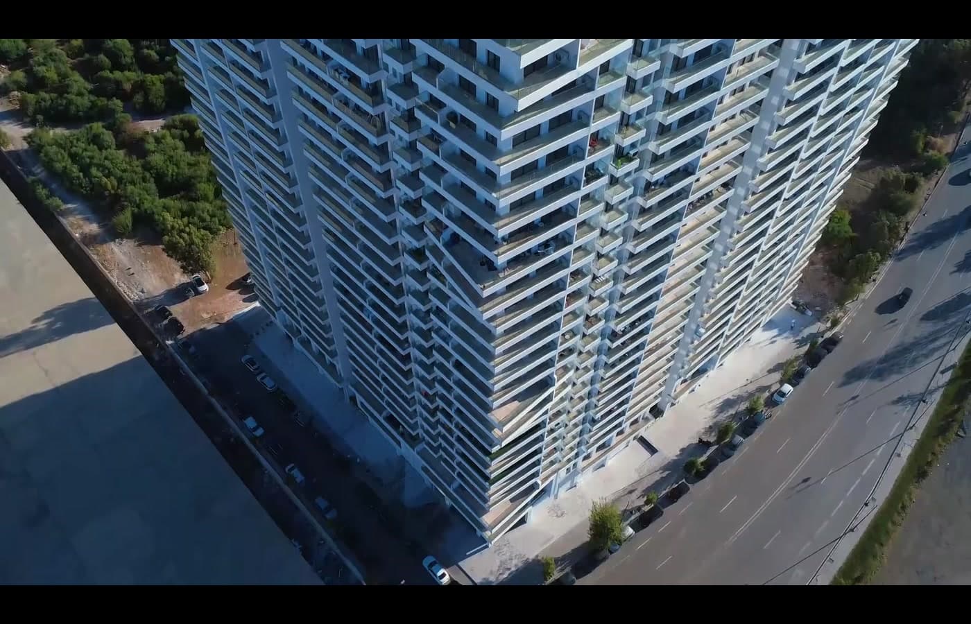 Les Triple Towers achevées face à la baie de Tanger, vue aérienne
