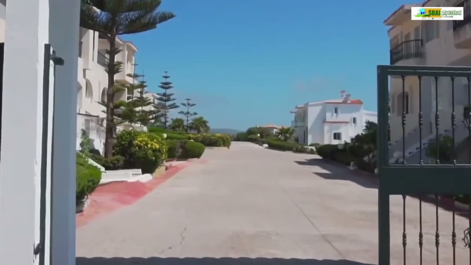 Allée privée et végétation des Villas de la Colline